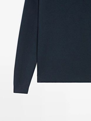 Хлопковый трикотажный свитер с круглым вырезом- Заказать в России