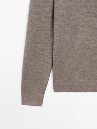 Вязаный свитер из шерсти с воротником-поло- Заказать в России