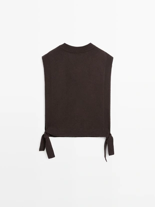 Бюстье с косой линией горловины и деталями завязок- Заказать в России