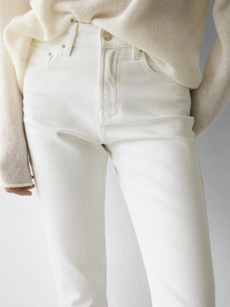 Джинсы с завышенной посадкой и укороченные брючины