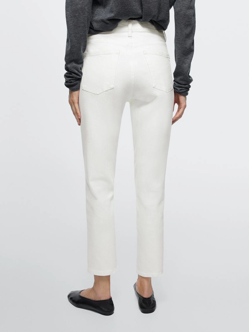 Джинсы с завышенной посадкой и укороченные брючины