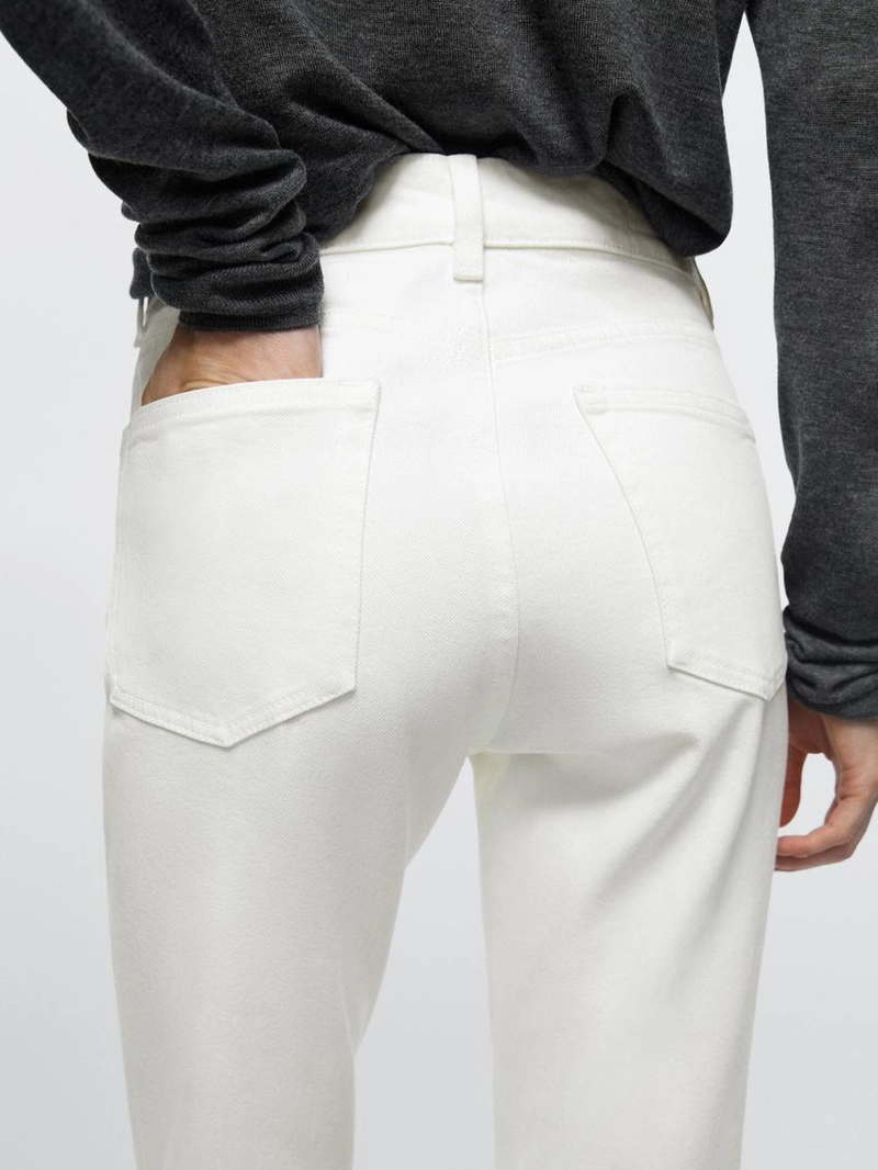 Джинсы с завышенной посадкой и укороченные брючины