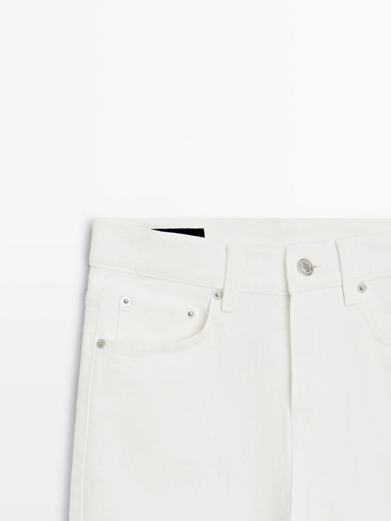 Джинсы с завышенной посадкой и укороченные брючины