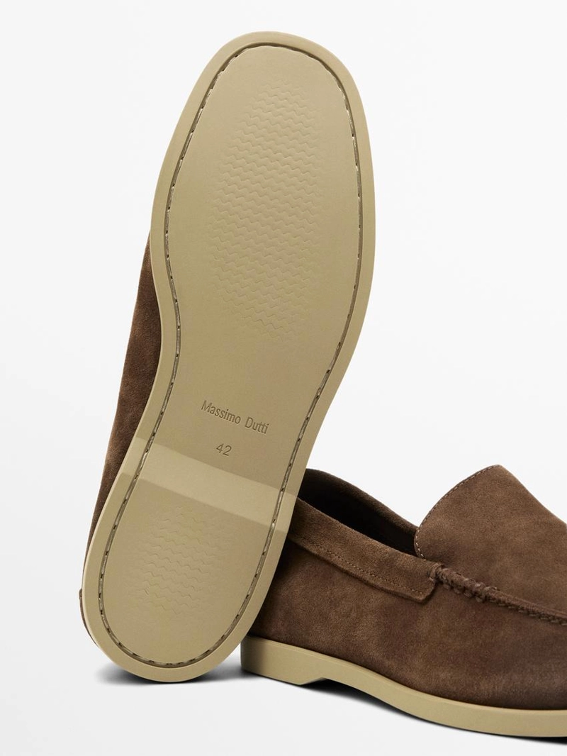 Мягкие мокасины из разделанной кожи