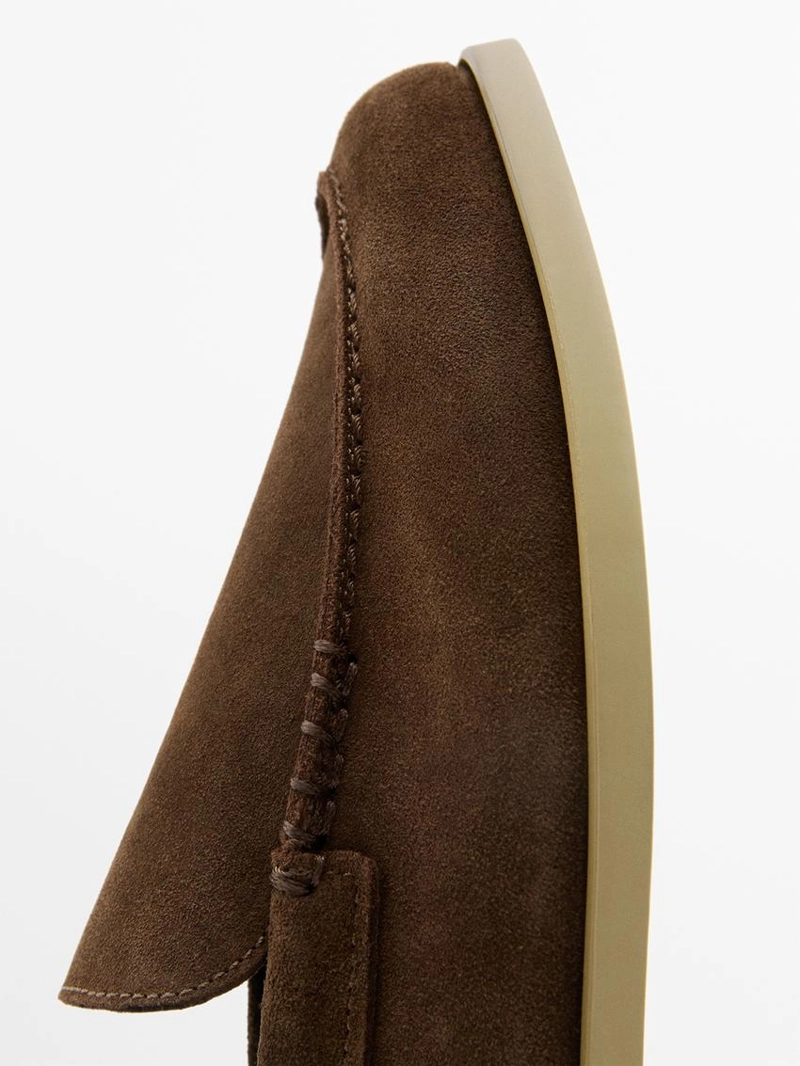 Мягкие мокасины из разделанной кожи