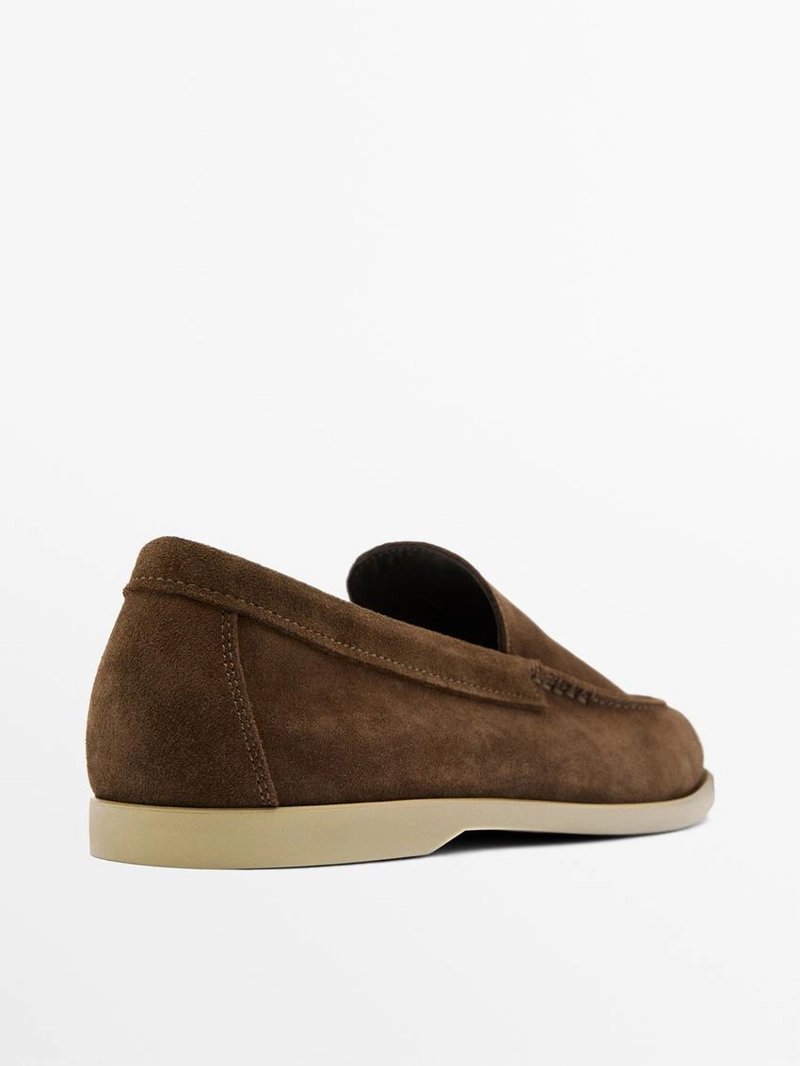 Мягкие мокасины из разделанной кожи