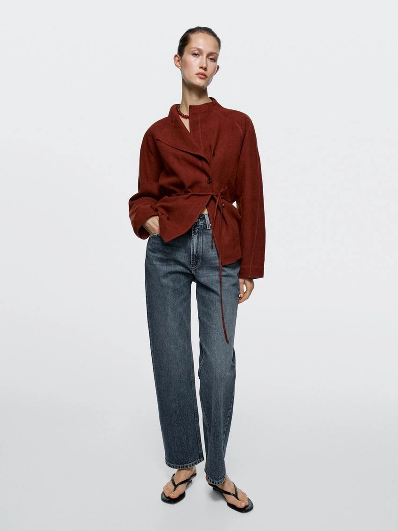 Джинсы с прямыми брючинами на высокой талии