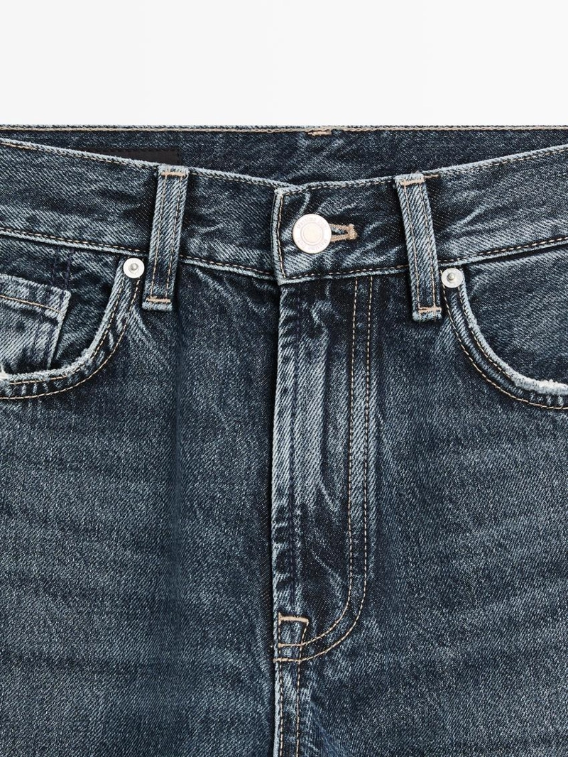 Джинсы с прямыми брючинами на высокой талии