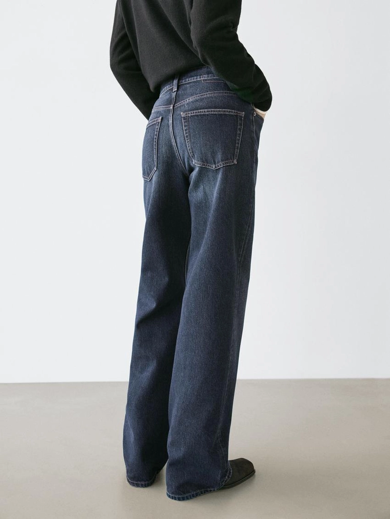 Джинсы с высокой талией и широкими брючинами