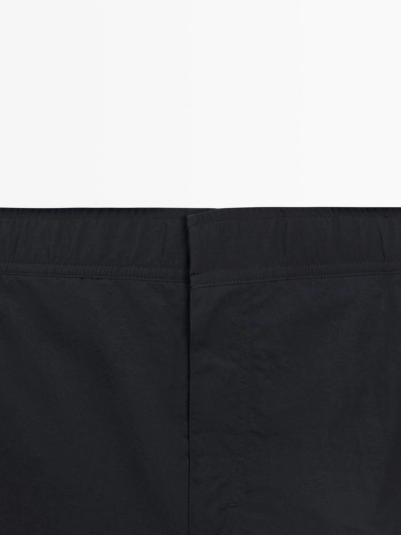 Классические плавки с деталями на поясе