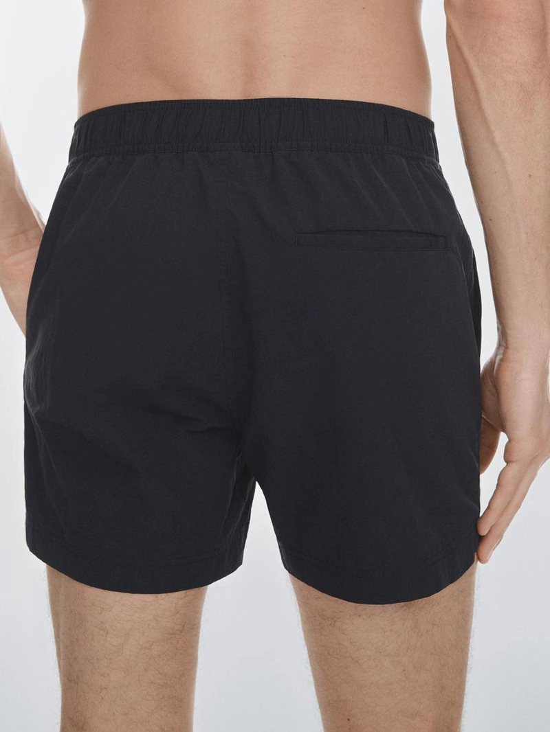 Классические плавки с деталями на поясе