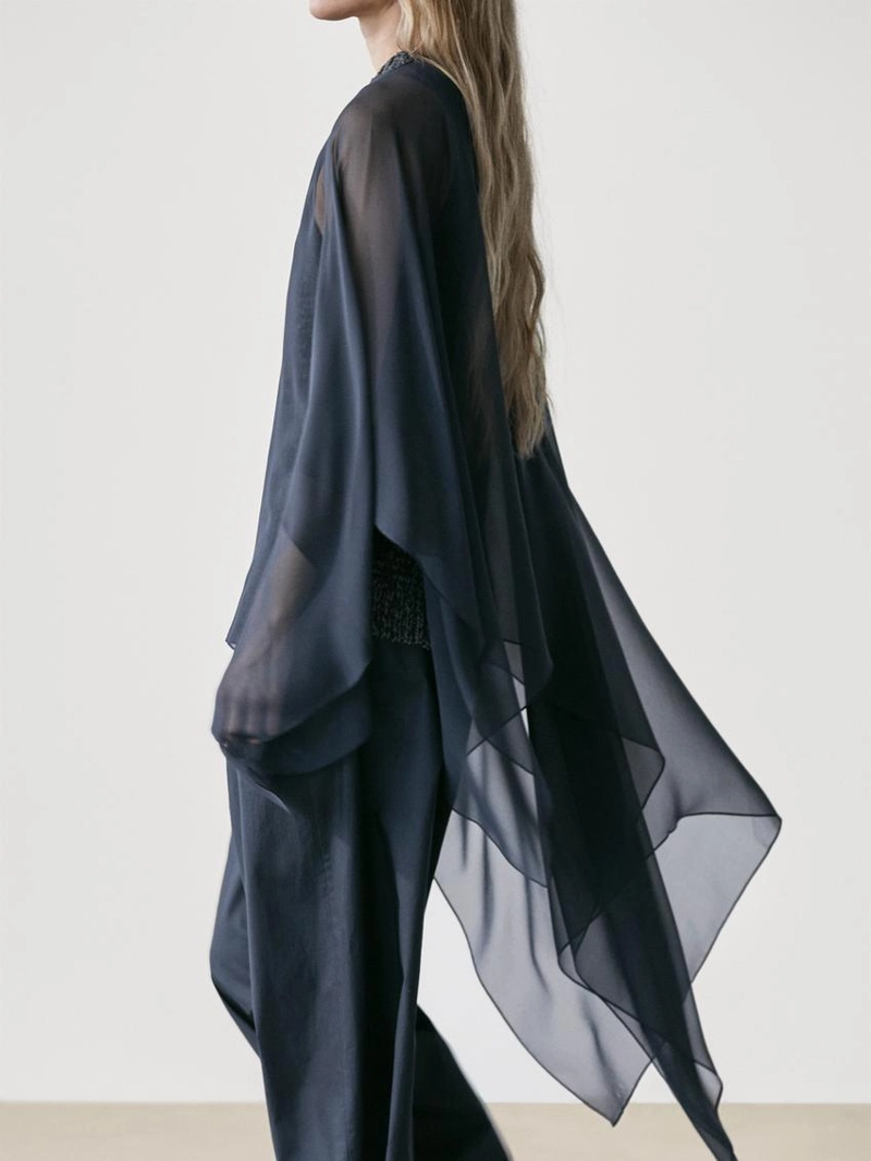 Асимметричная шелковая накидка с вырезом