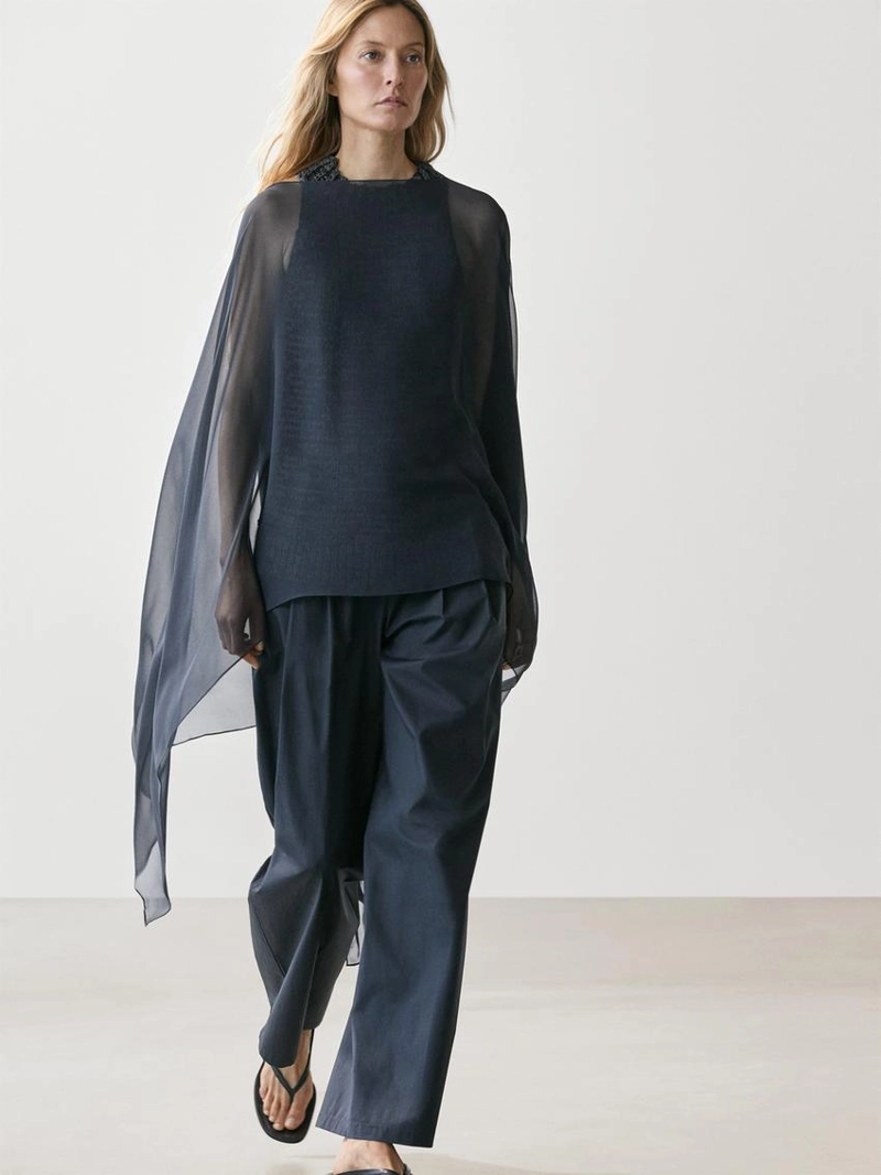 Асимметричная шелковая накидка с вырезом