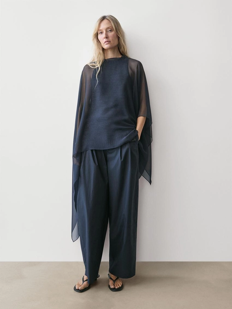 Асимметричная шелковая накидка с вырезом