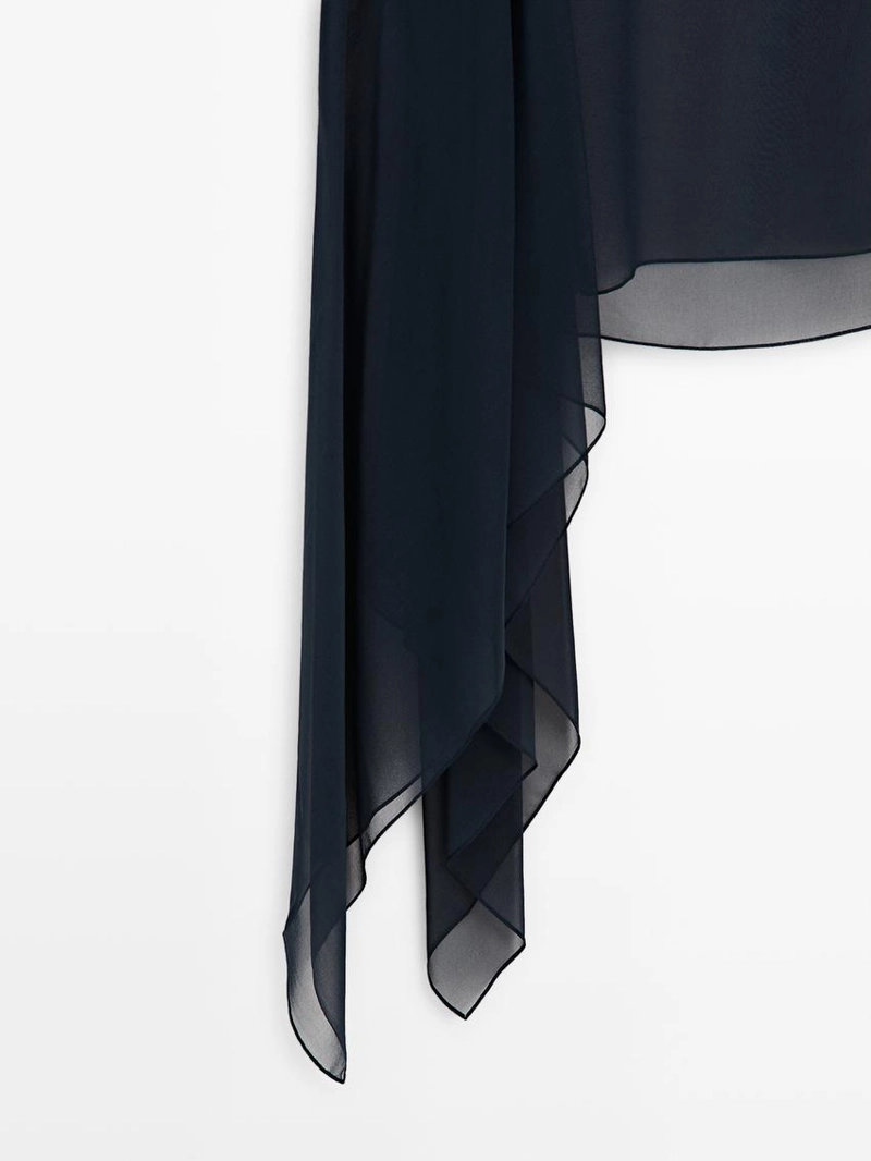 Асимметричная шелковая накидка с вырезом