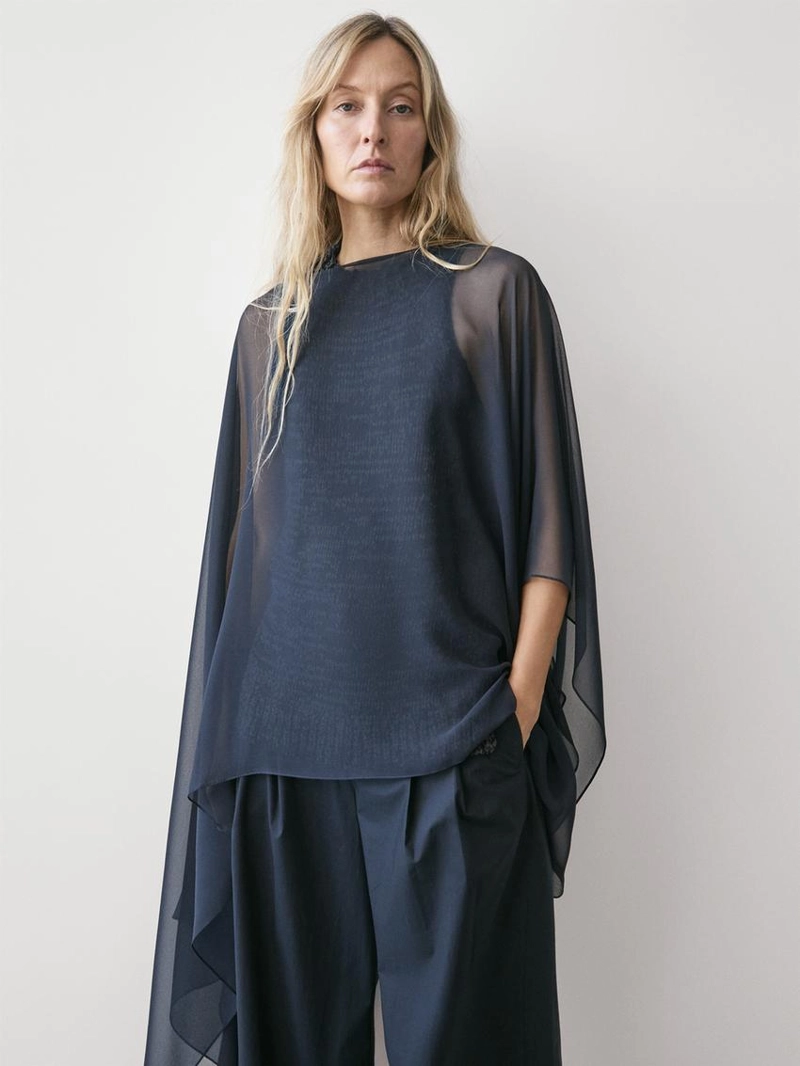 Асимметричная шелковая накидка с вырезом