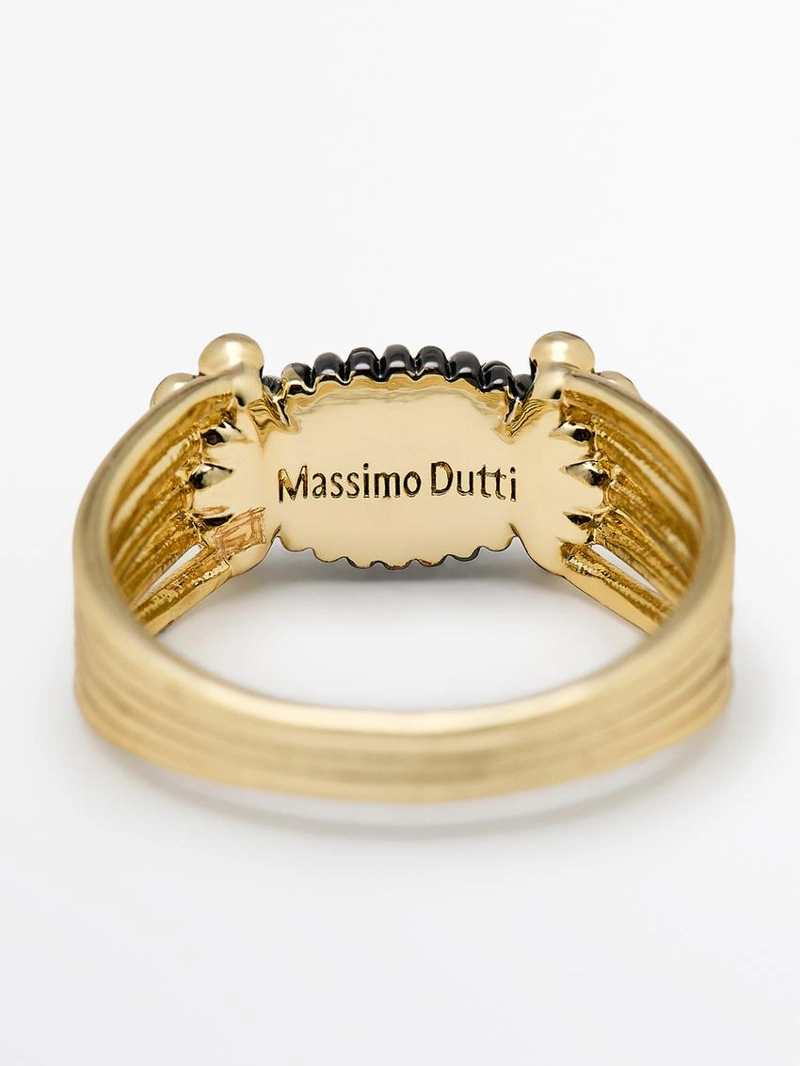 Кольцо с блестящими стразами