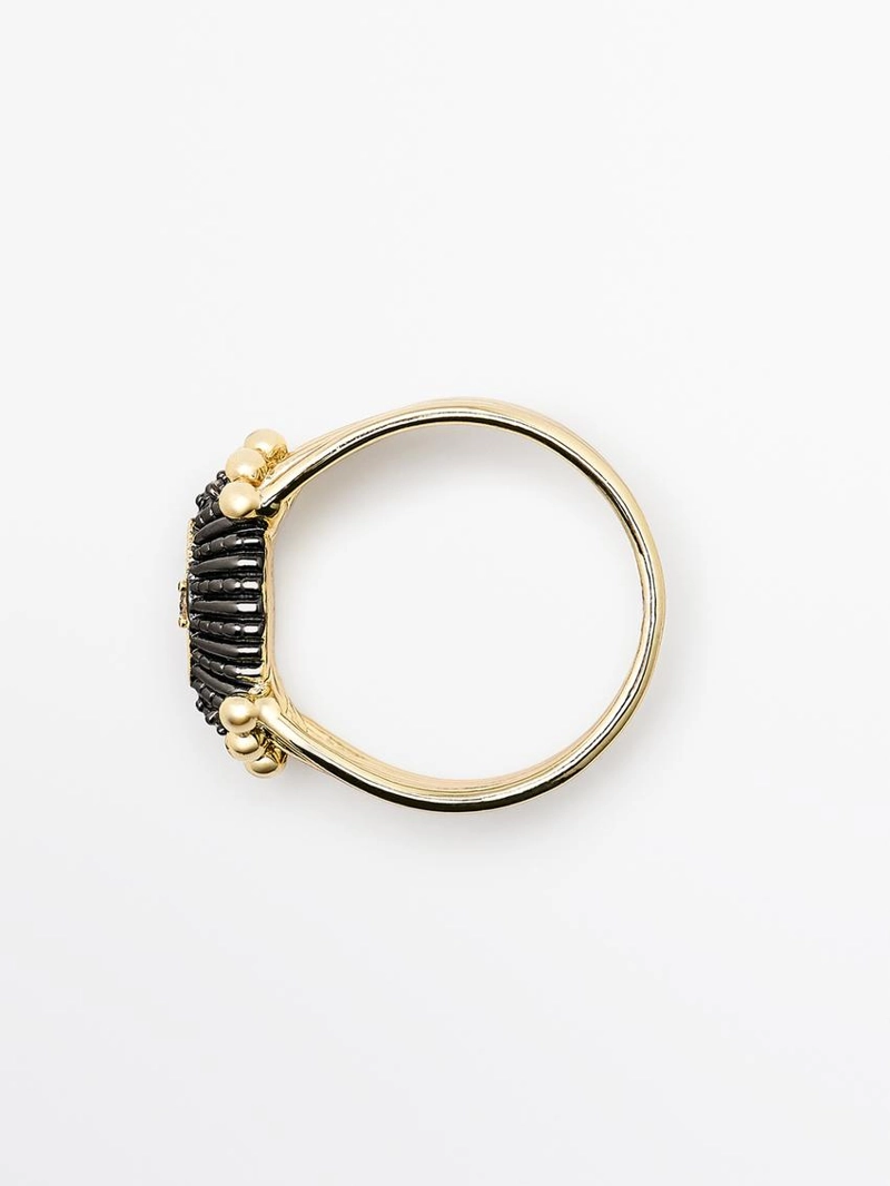 Кольцо с блестящими стразами