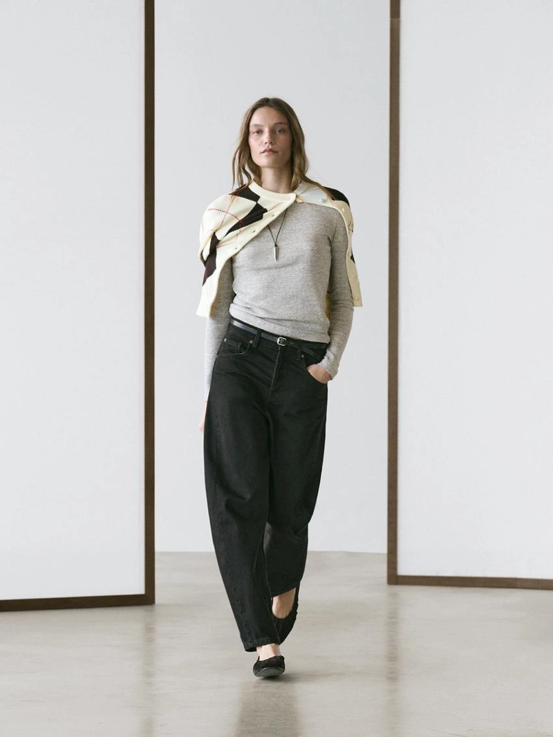 Джинсы с завышенной талией в стиле баллон