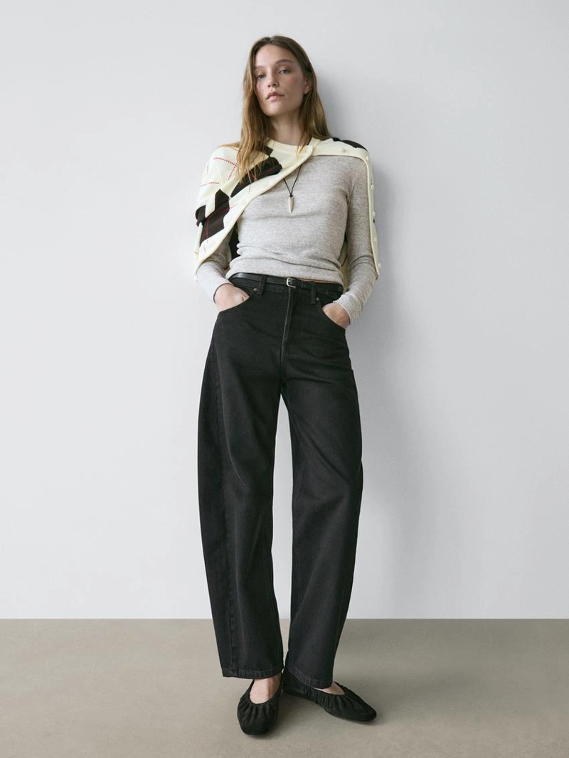 Джинсы с завышенной талией в стиле баллон