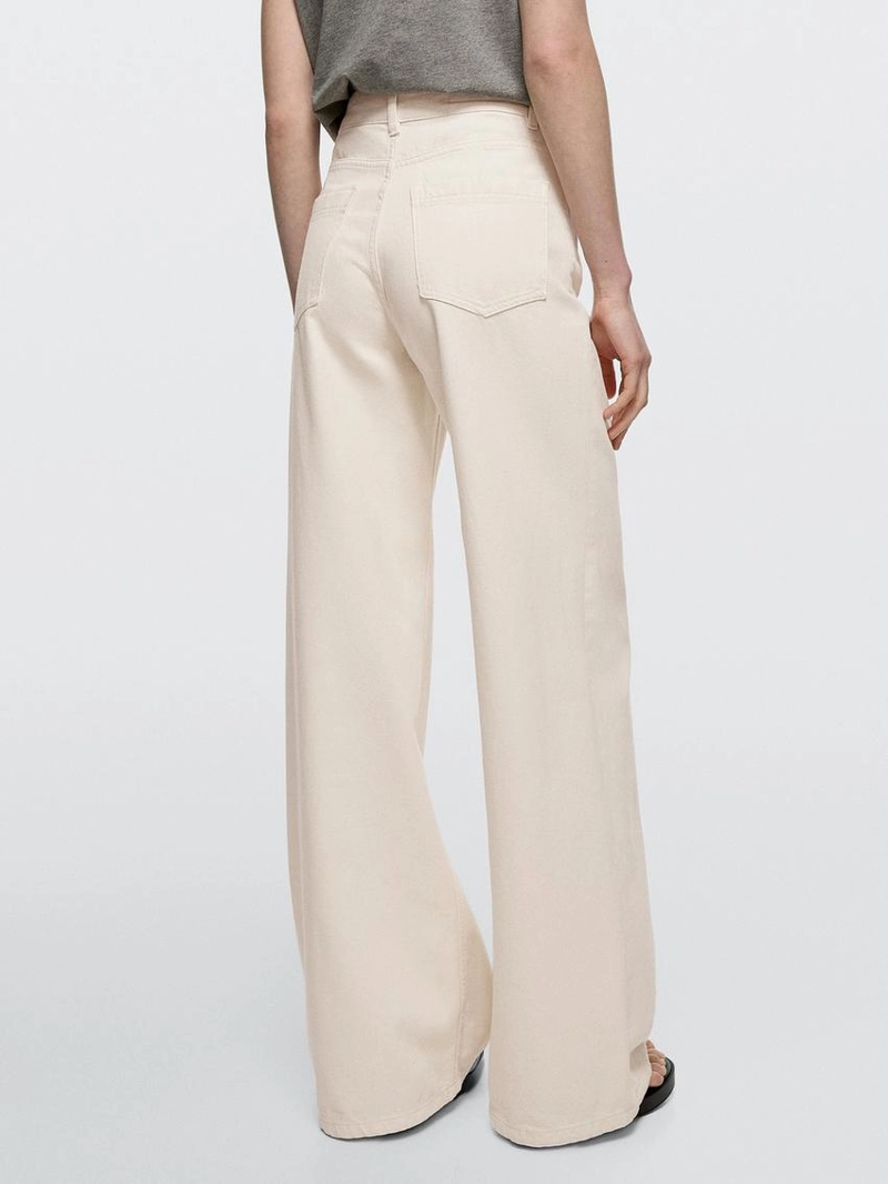 Джинсы с высокой посадкой и широкими брючинами