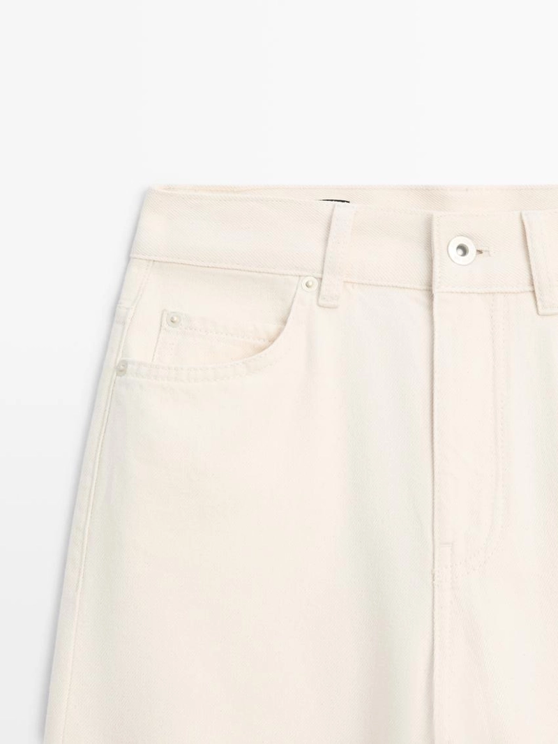 Джинсы с высокой посадкой и широкими брючинами