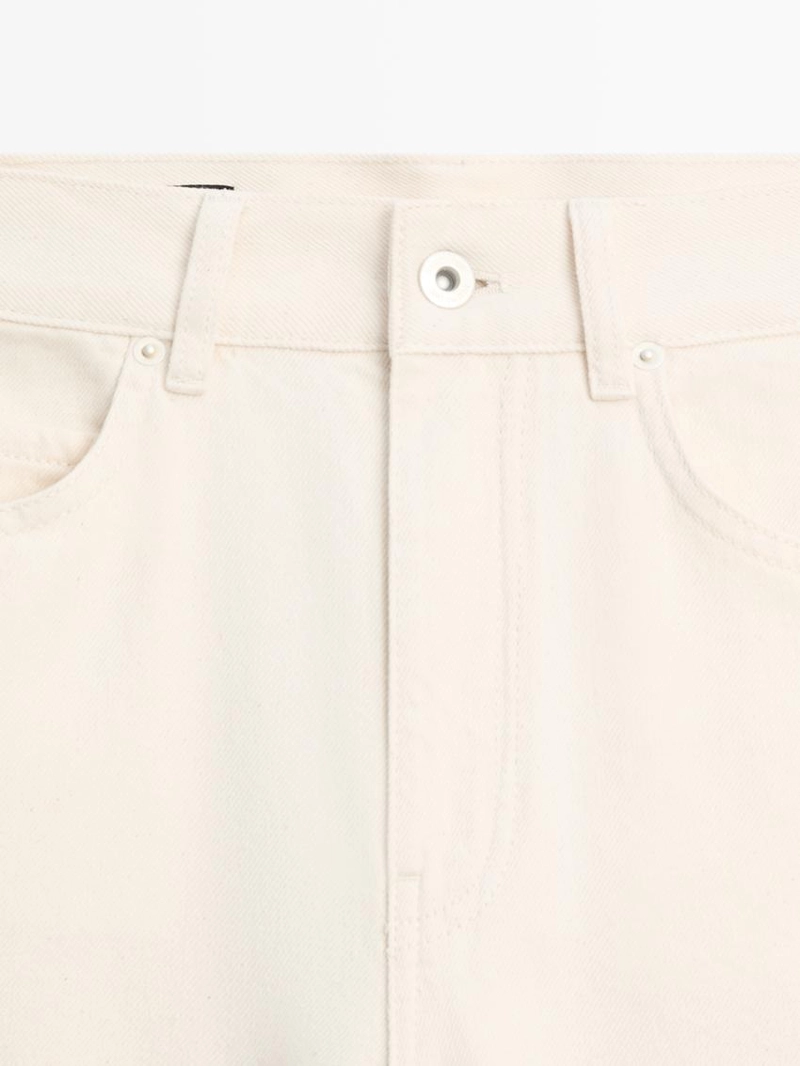 Джинсы с высокой посадкой и широкими брючинами