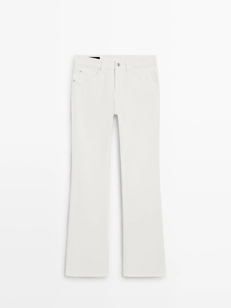 Джинсы с узкими брючинами и расширенным низом