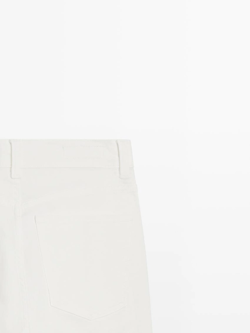 Джинсы с узкими брючинами и расширенным низом