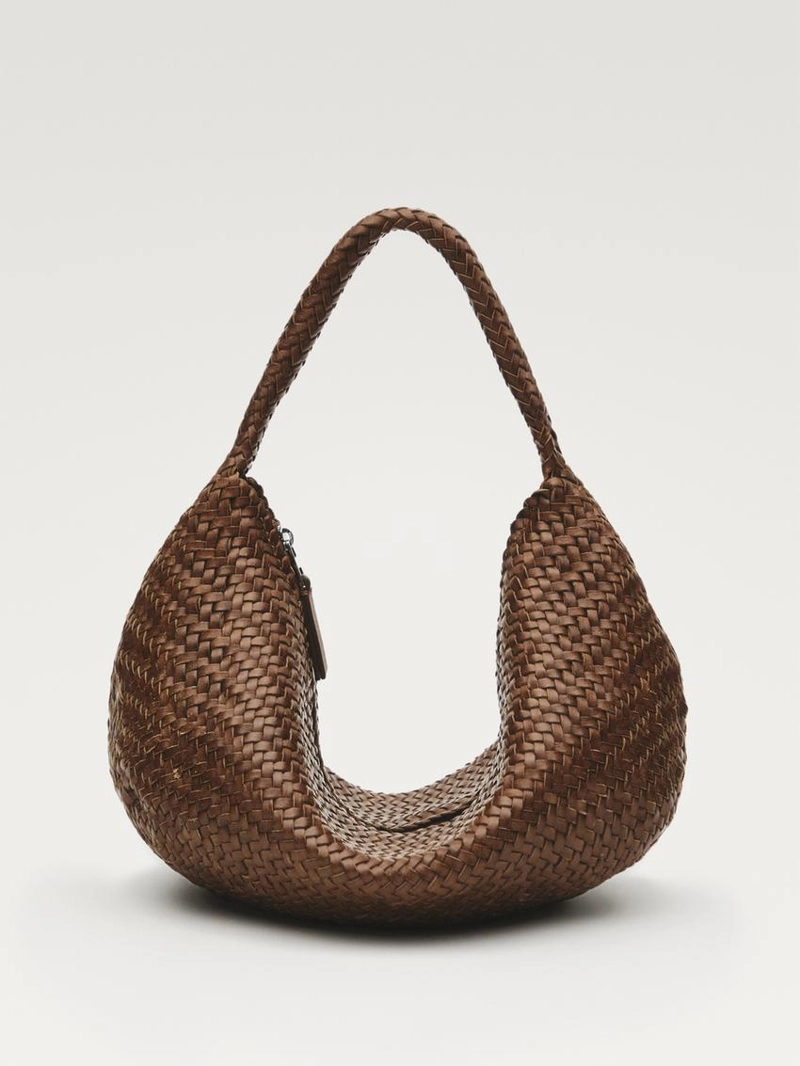 Сумка полумесяц из плетеной кожи