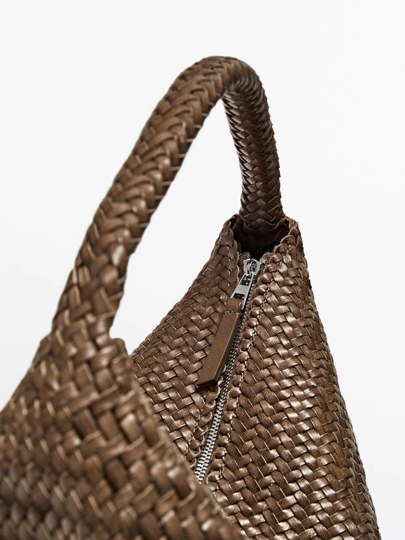 Сумка полумесяц из плетеной кожи