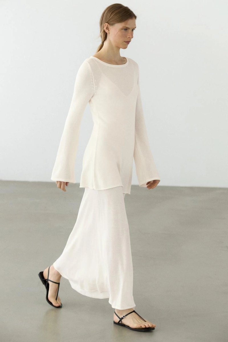 Платье из хлопковой ткани с длинными рукавами