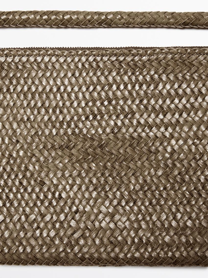 Небольшая плетеная кожаная сумка через плечо