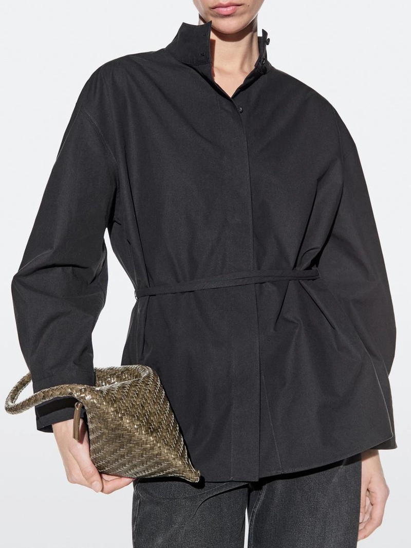 Небольшая плетеная кожаная сумка через плечо