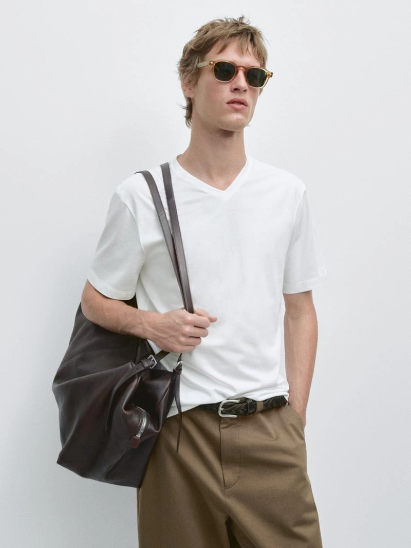 Футболка с v-образным вырезом из 100% хлопка