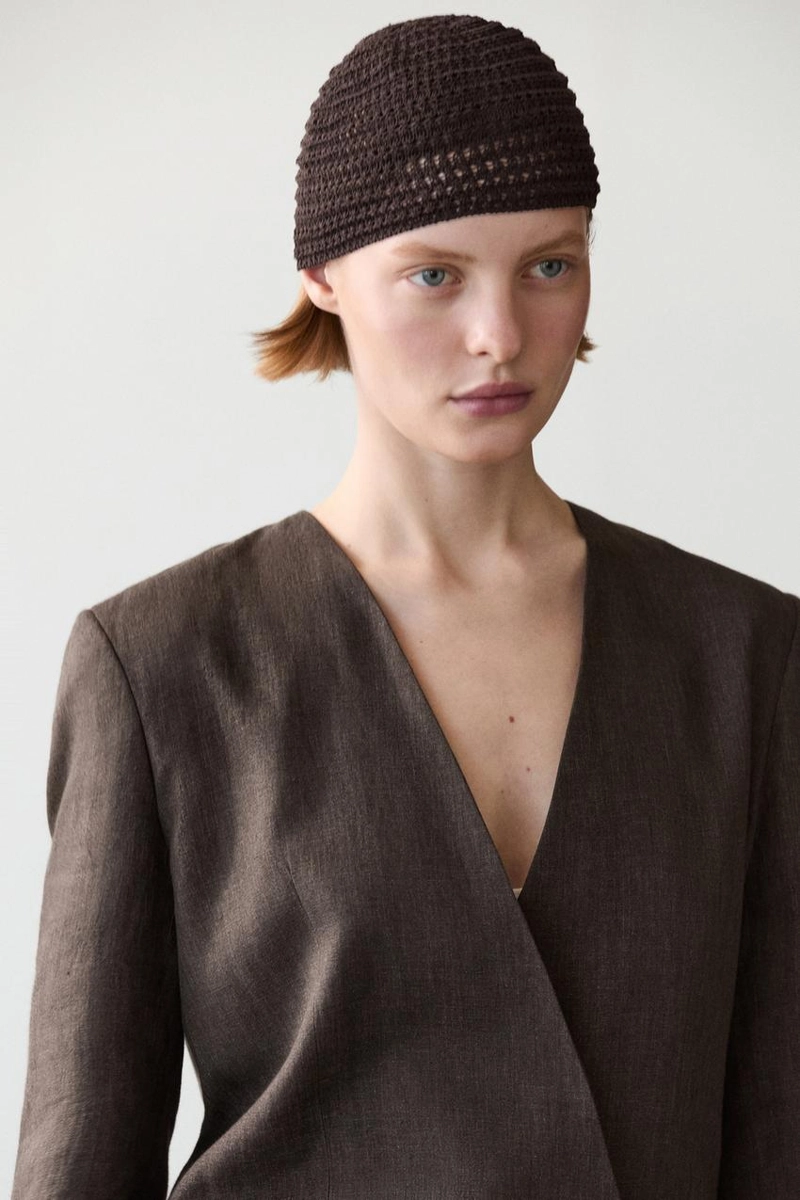 Шапка из смесового хлопка с крючком