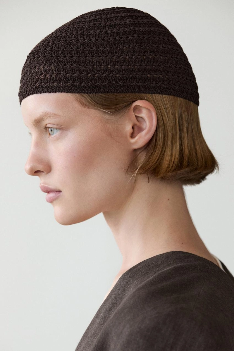 Шапка из смесового хлопка с крючком