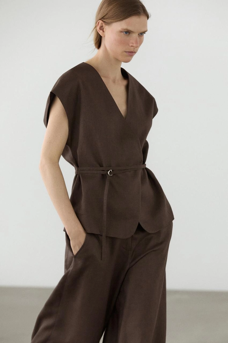 Жилет из смесового льна с оборками на оборчатой горловине