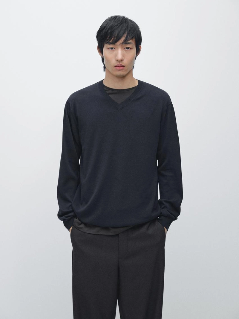 Свитер из хлопкового смесового трикотажа с v-образным вырезом