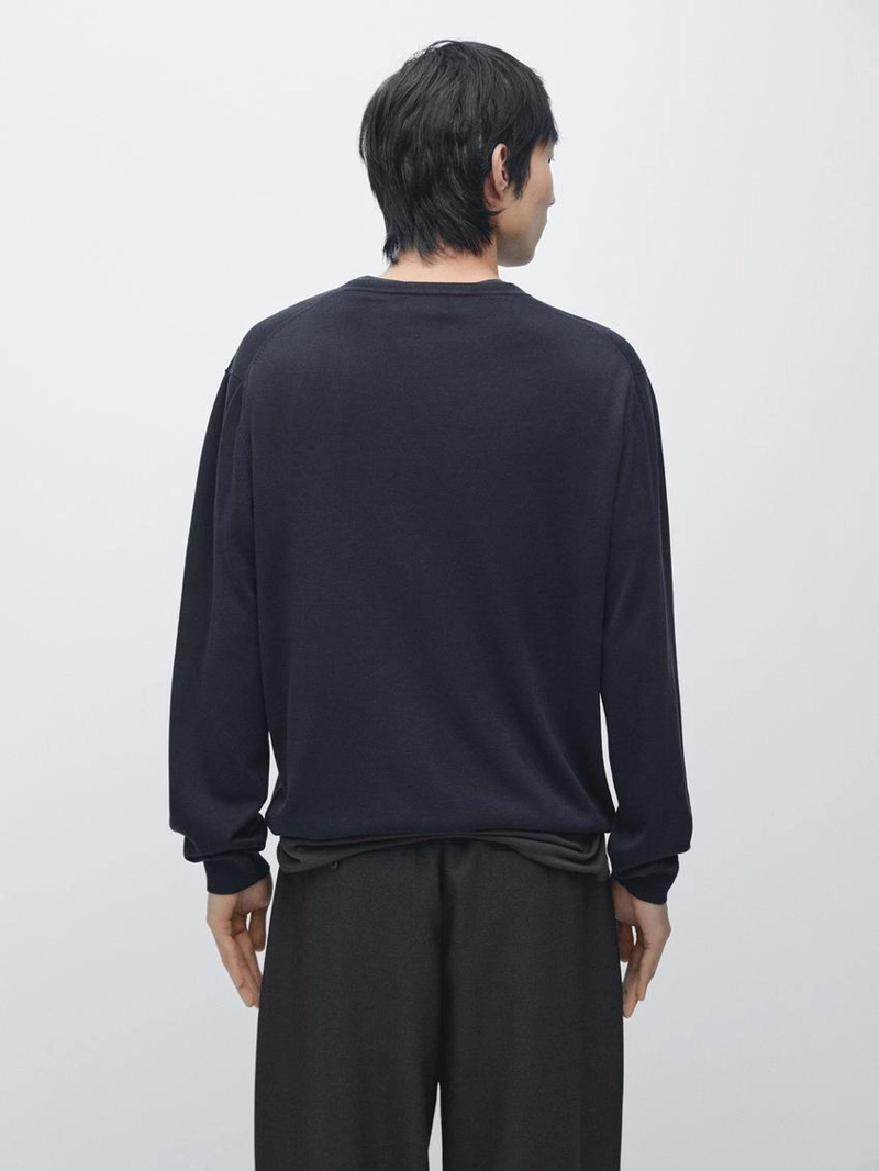 Свитер из хлопкового смесового трикотажа с v-образным вырезом