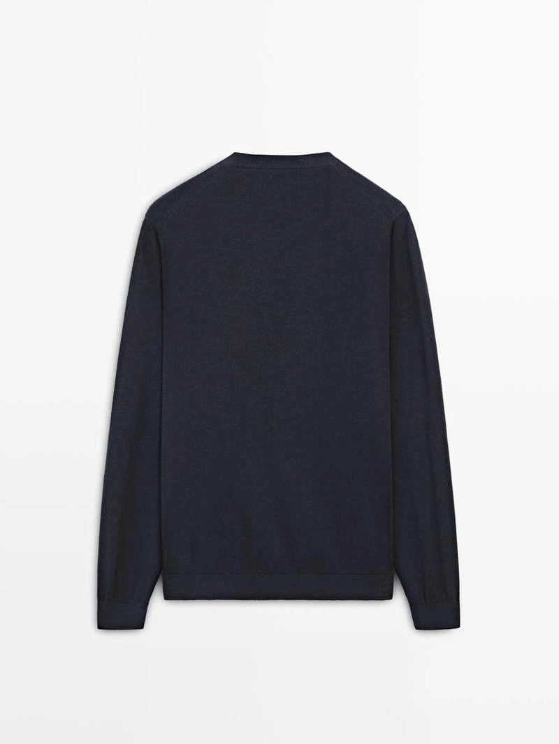 Свитер из хлопкового смесового трикотажа с v-образным вырезом