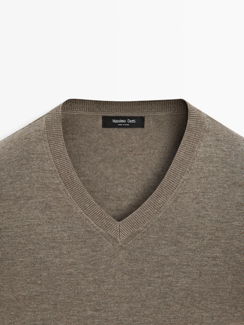 Свитер из хлопковой смеси с v-образным вырезом