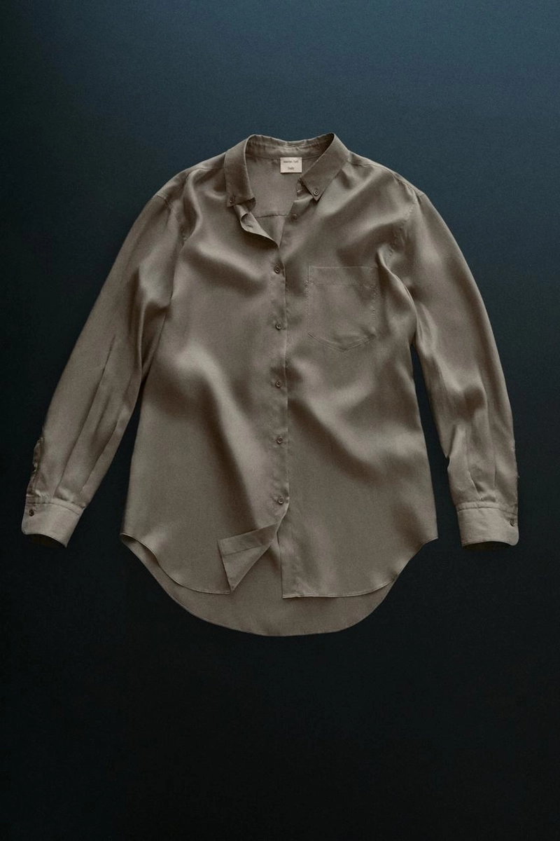 Рубашка из текучего атласа с карманом - studio