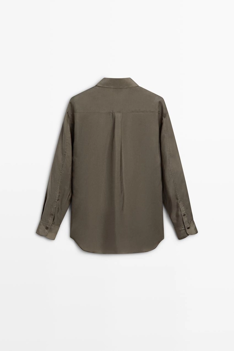 Рубашка из текучего атласа с карманом - studio