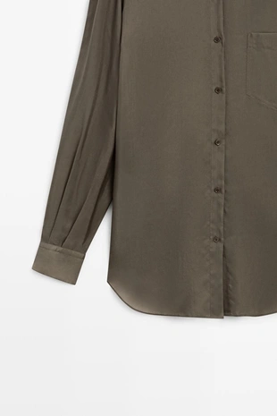 Рубашка из текучего атласа с карманом - studio- Заказать в России