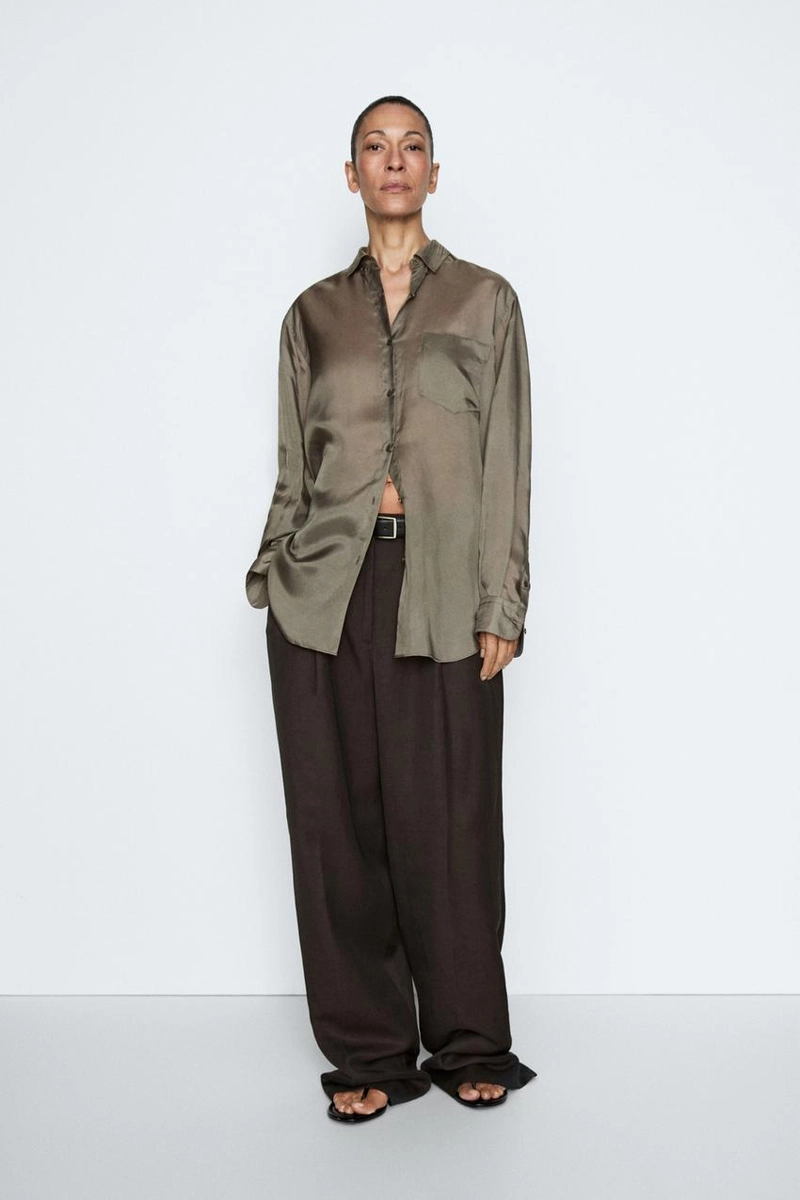 Рубашка из текучего атласа с карманом - studio