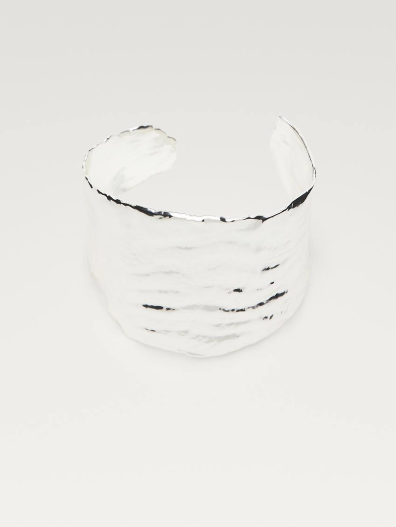 Широкий текстурированный браслет