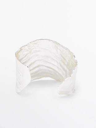 Широкий текстурированный браслет- Заказать в России