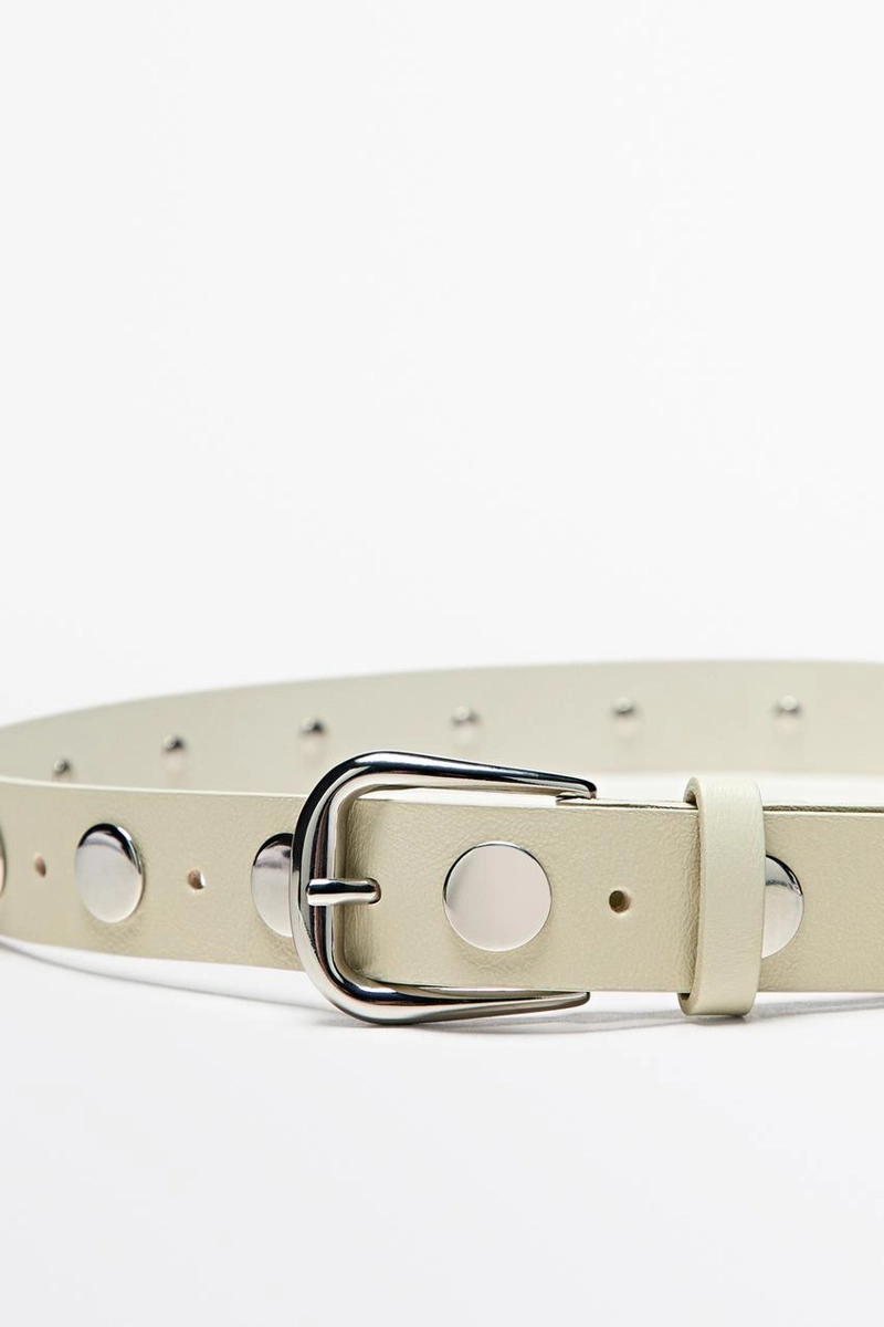 Кожанный ремень с заклепками и пряжкой