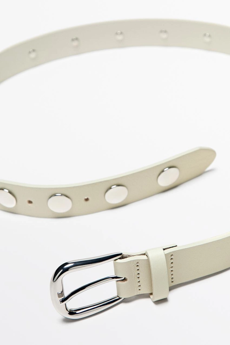 Кожанный ремень с заклепками и пряжкой